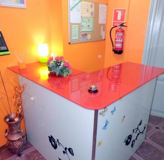 هتل Pensión Universal