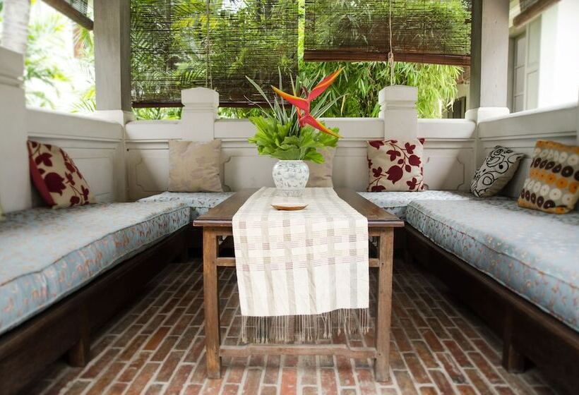 ホテル Satri House