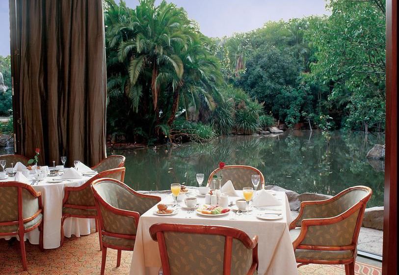 Отель The Cascades At Sun City Resort