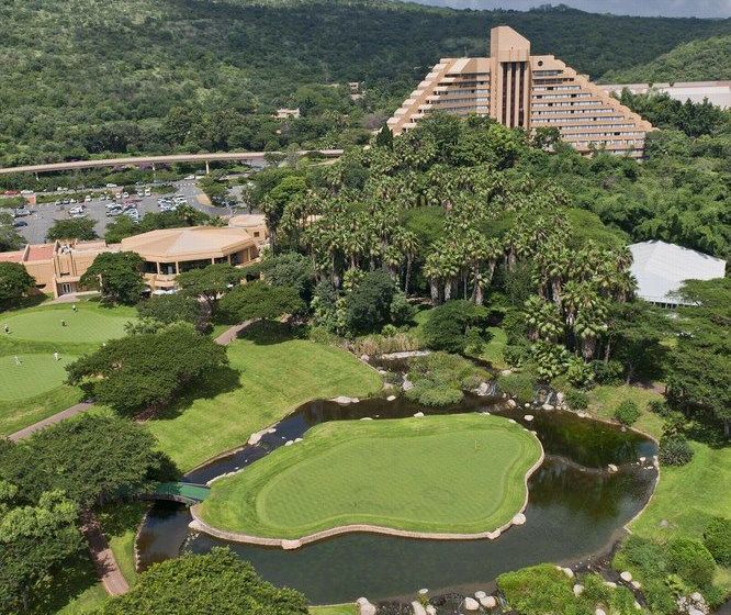 Отель The Cascades At Sun City Resort