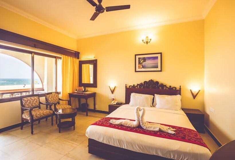 فندق Paradise Isle Beach Resort