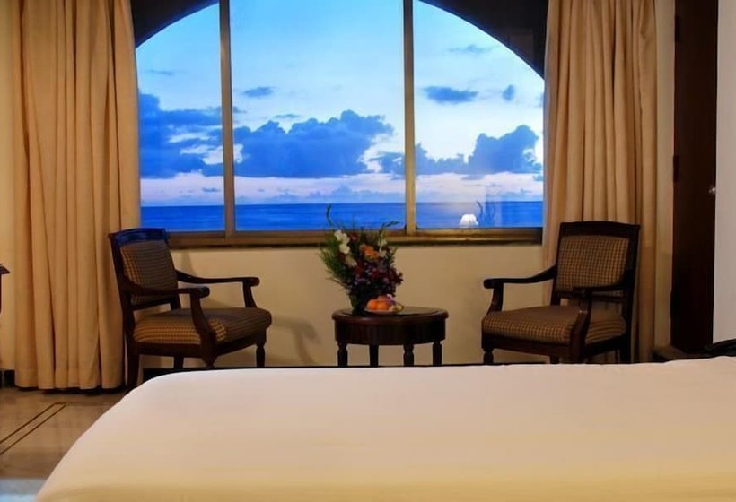فندق Paradise Isle Beach Resort