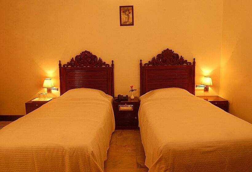 فندق Paradise Isle Beach Resort
