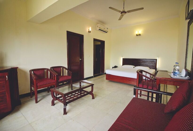 فندق Paradise Isle Beach Resort