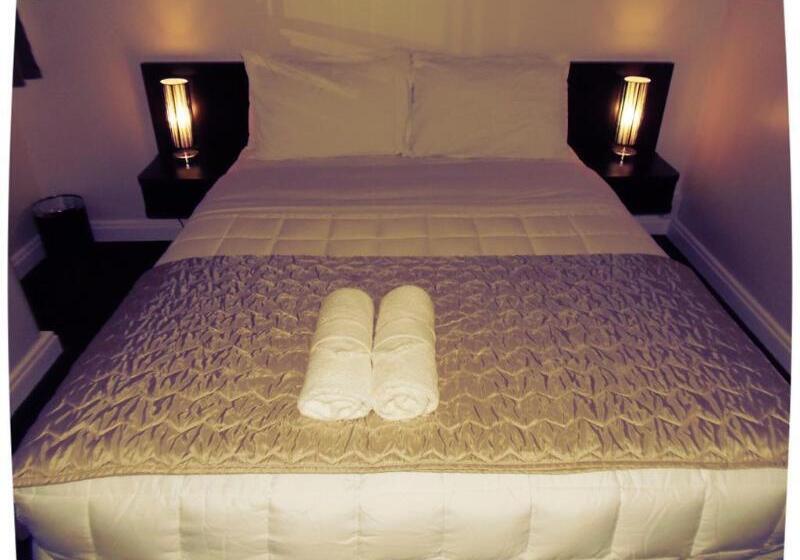 בית מלון כפרי Waterloo & Backpackers