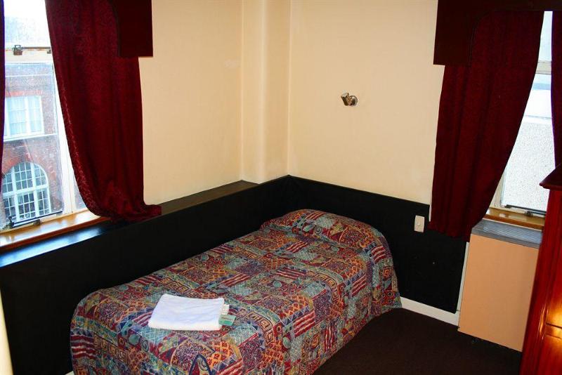 בית מלון כפרי Waterloo & Backpackers