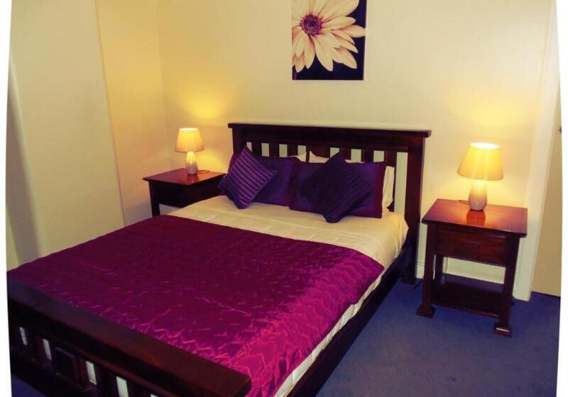 בית מלון כפרי Waterloo & Backpackers