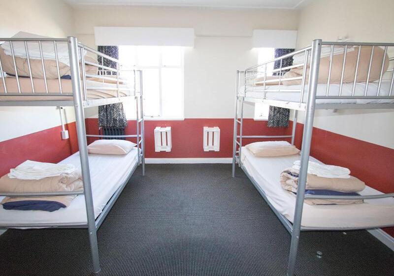 בית מלון כפרי Waterloo & Backpackers