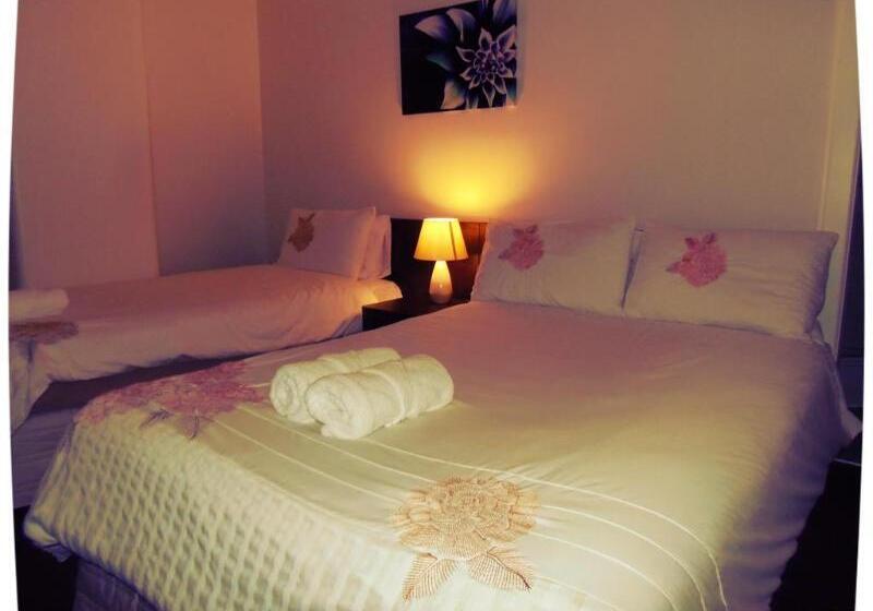 בית מלון כפרי Waterloo & Backpackers