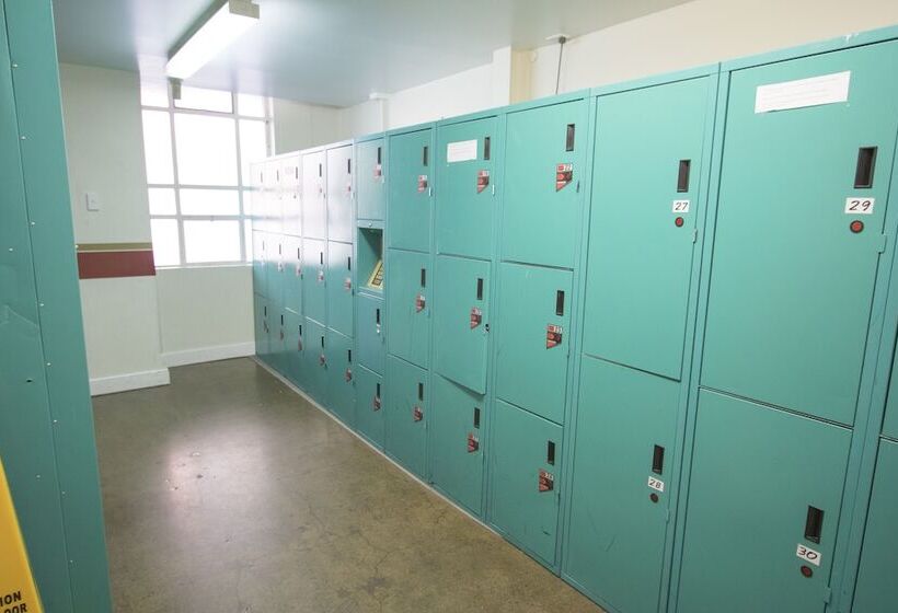 בית מלון כפרי Waterloo & Backpackers