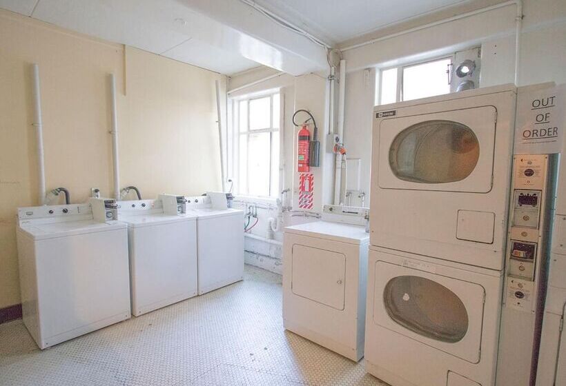 בית מלון כפרי Waterloo & Backpackers