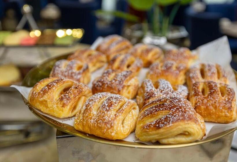 Kempinski Hotel Khan Palace