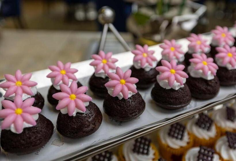 Kempinski Hotel Khan Palace