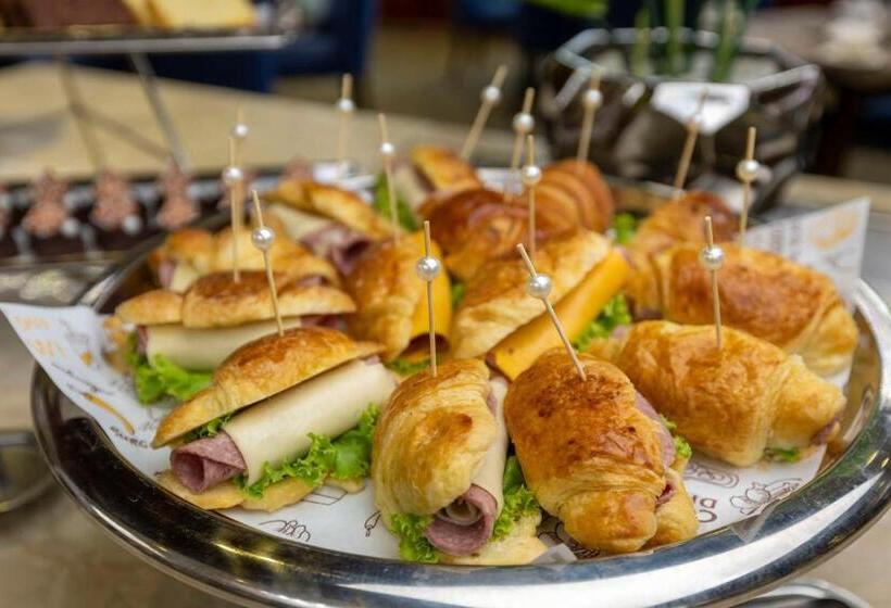 Kempinski Hotel Khan Palace