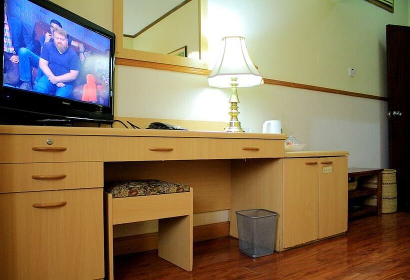 Shangri La Hotel Uganda