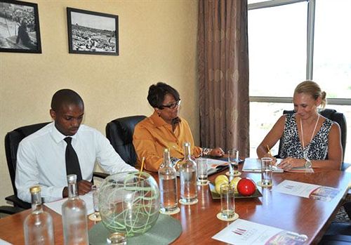 فندق The Soweto  & Conference Centre