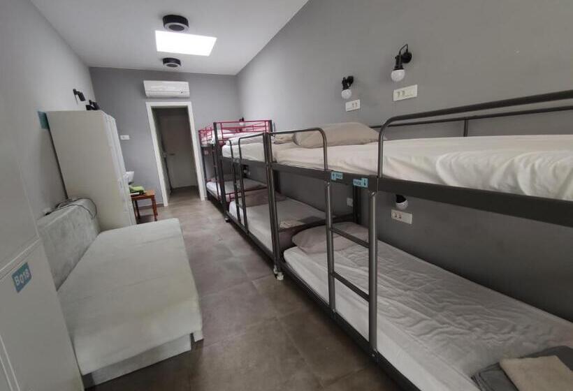 Subtub Hostel Makarska