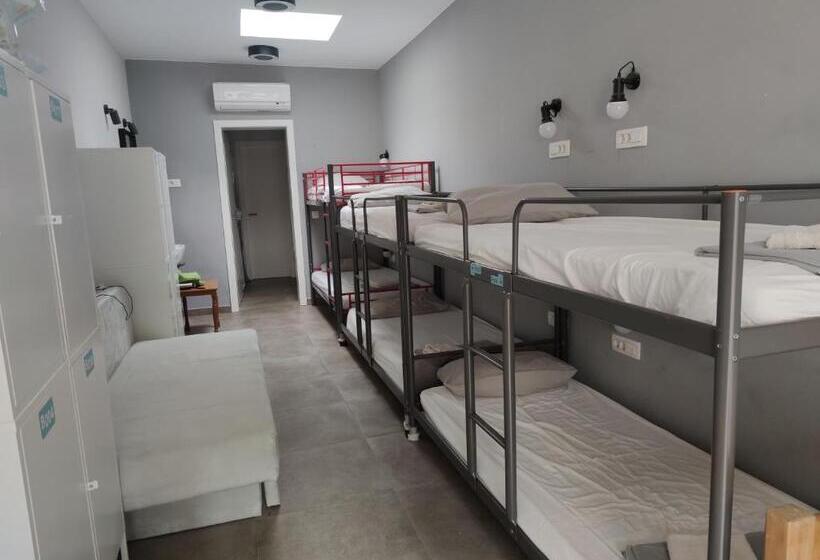 Subtub Hostel Makarska