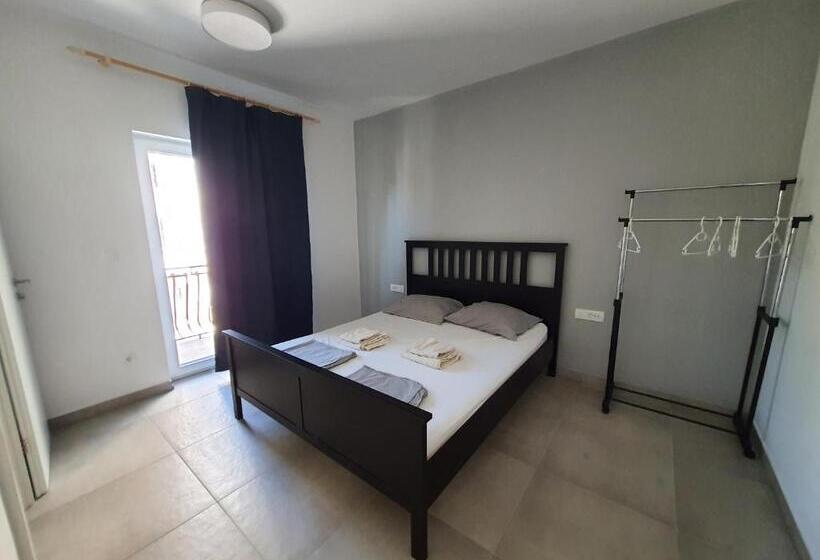 Subtub Hostel Makarska