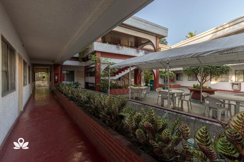 Broadway Court Apartelle 4th Street