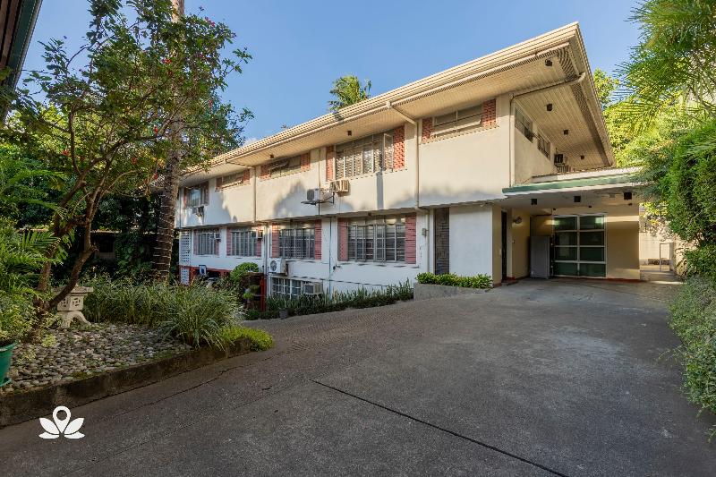 Broadway Court Apartelle 4th Street