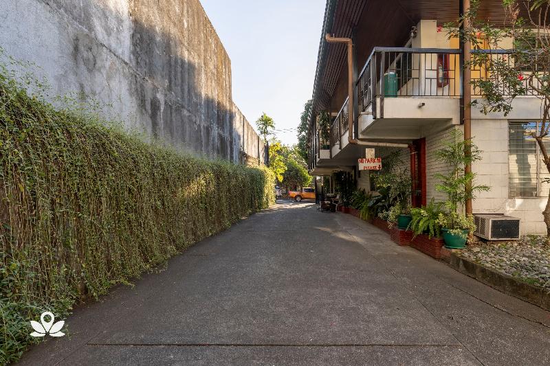 Broadway Court Apartelle 4th Street