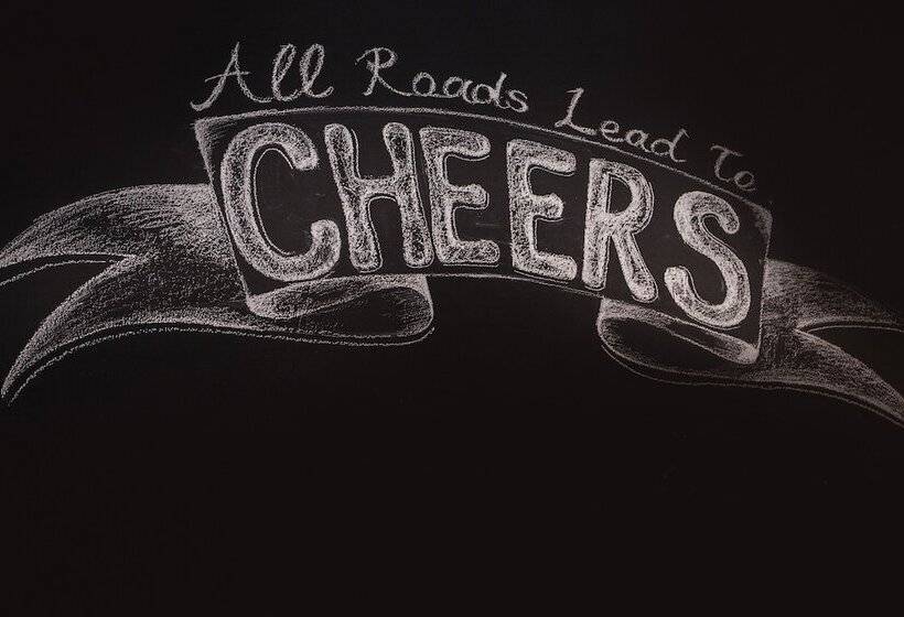 Cheers Midtown Hostel