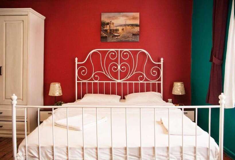 Cheers Midtown Hostel