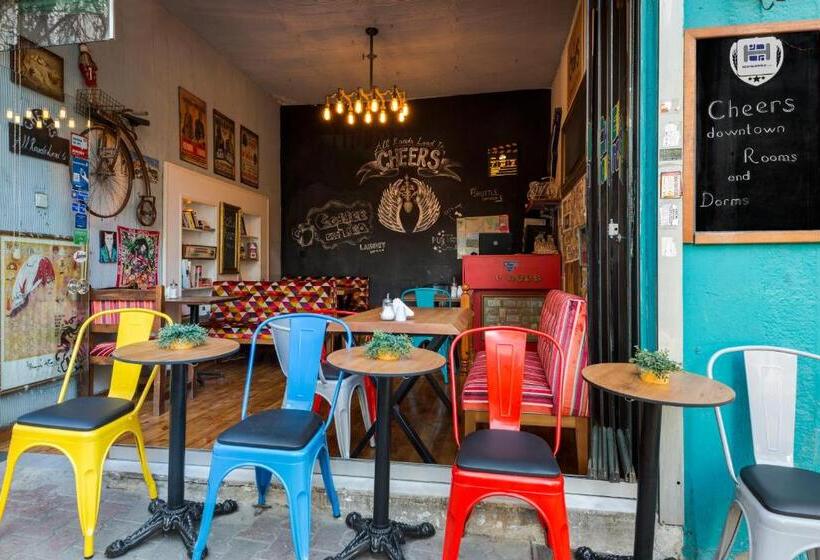 Cheers Midtown Hostel