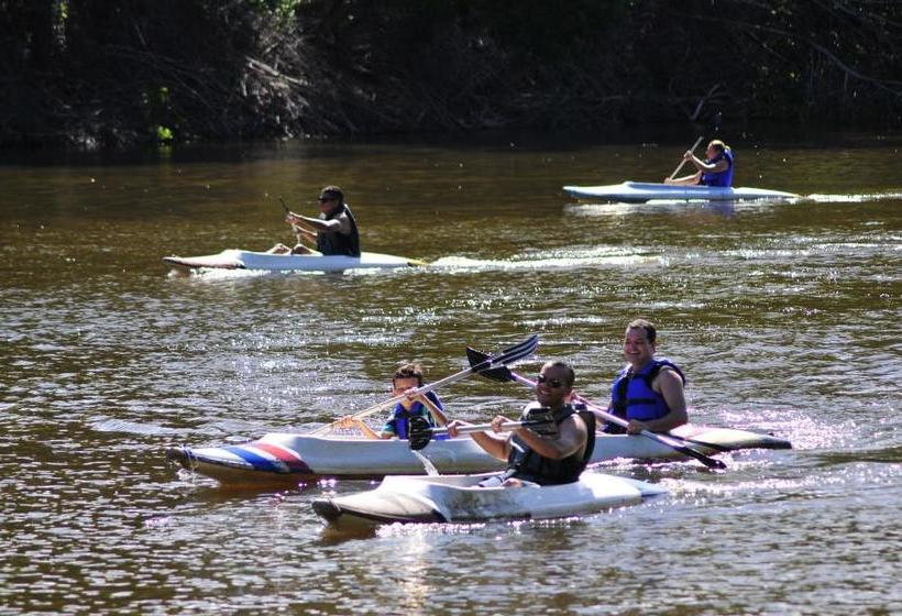 ホテル Flamboyant & Convention