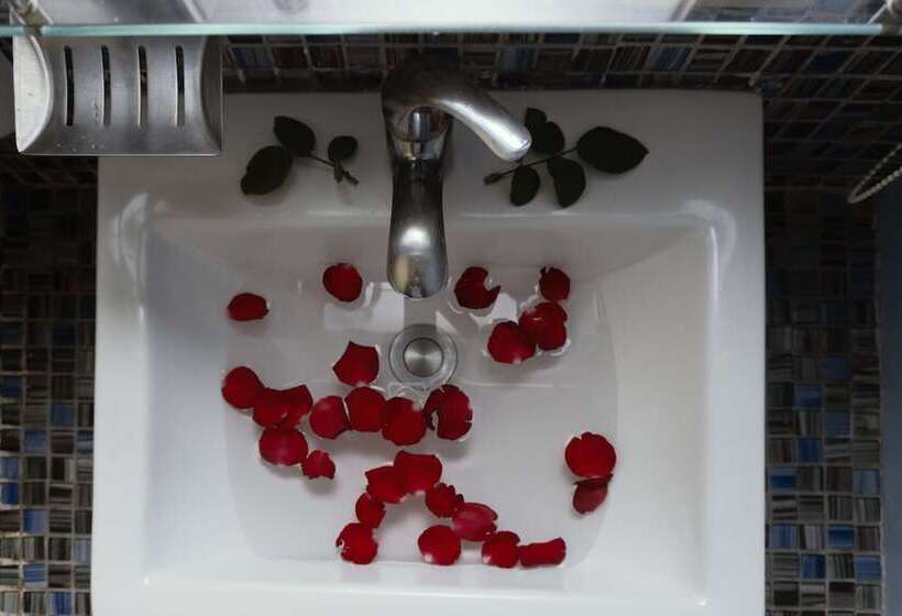 هتل Franchise One