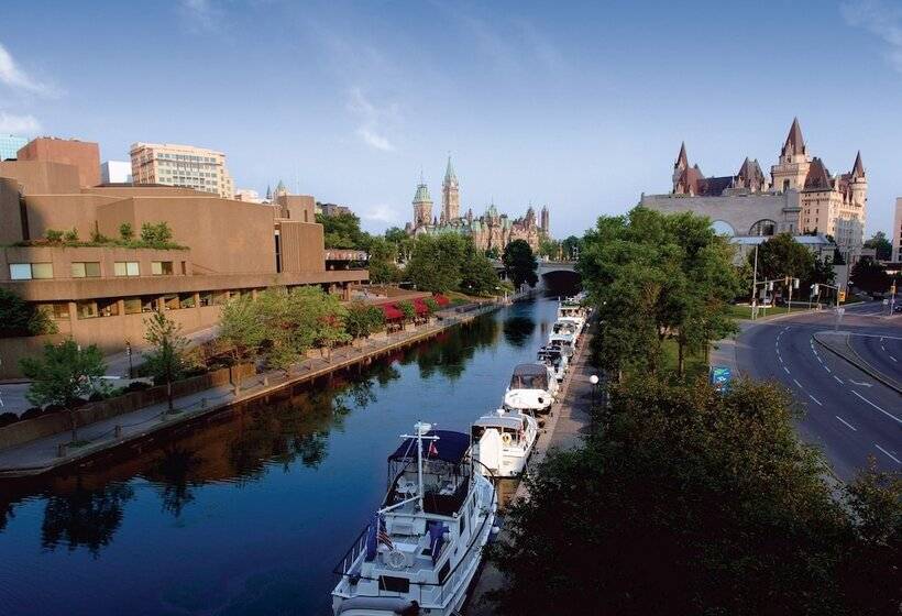 هتل Holiday Inn Express & Suites Ottawa West Nepean, An Ihg