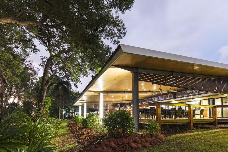 هتل Albatross Bay Resort