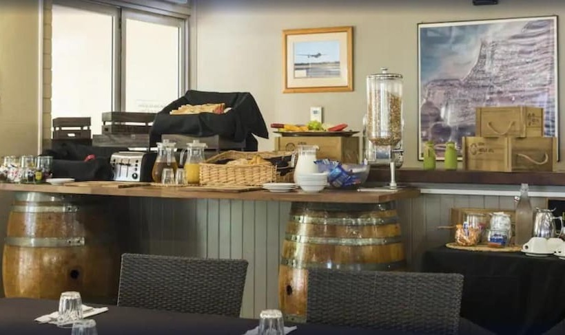 هتل Albatross Bay Resort