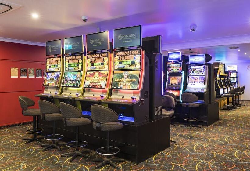 هتل Albatross Bay Resort