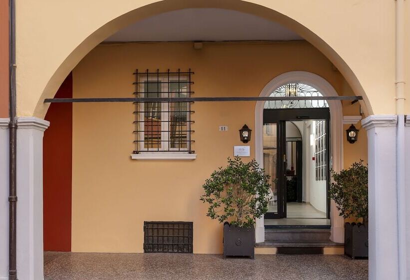 Hotel Albergo Rossini 1936  Small & Charming