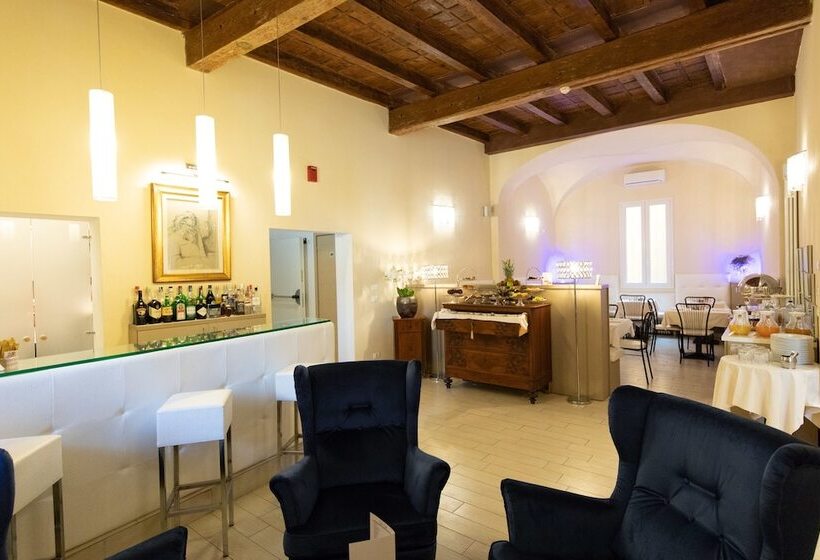 Hotel Albergo Rossini 1936  Small & Charming