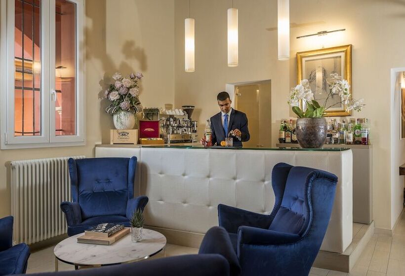 Hotel Albergo Rossini 1936  Small & Charming