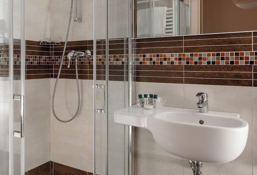 Hotel Albergo Rossini 1936  Small & Charming