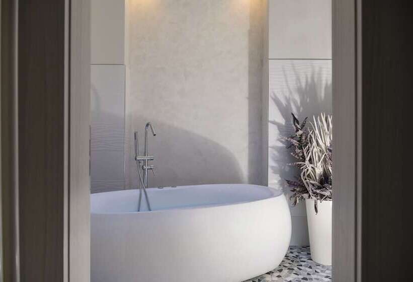 Hotel Albergo Rossini 1936  Small & Charming