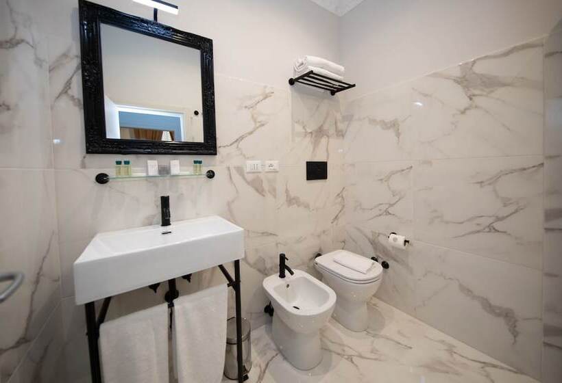 Hotel Albergo Rossini 1936  Small & Charming