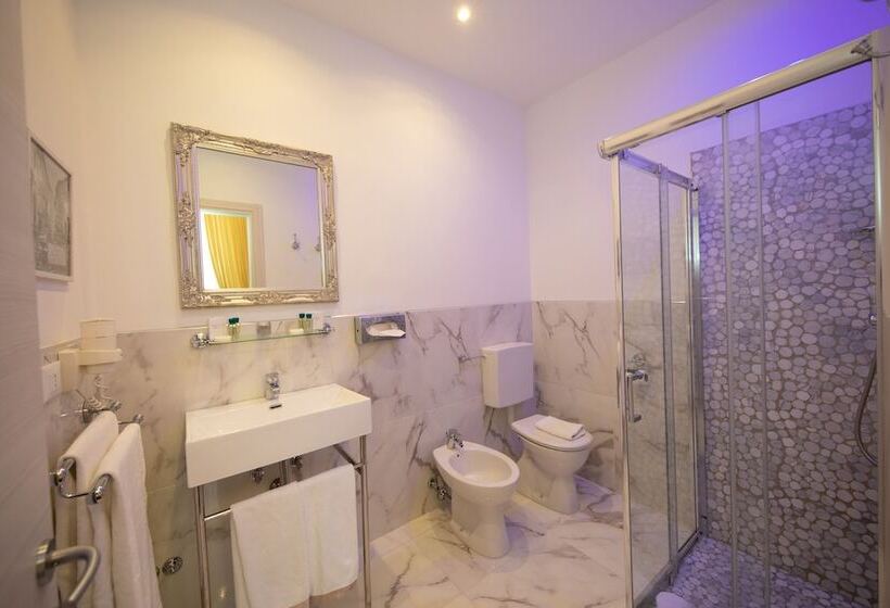 Hotel Albergo Rossini 1936  Small & Charming