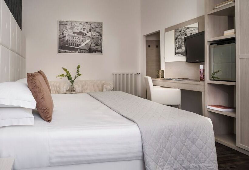 Hotel Albergo Rossini 1936  Small & Charming