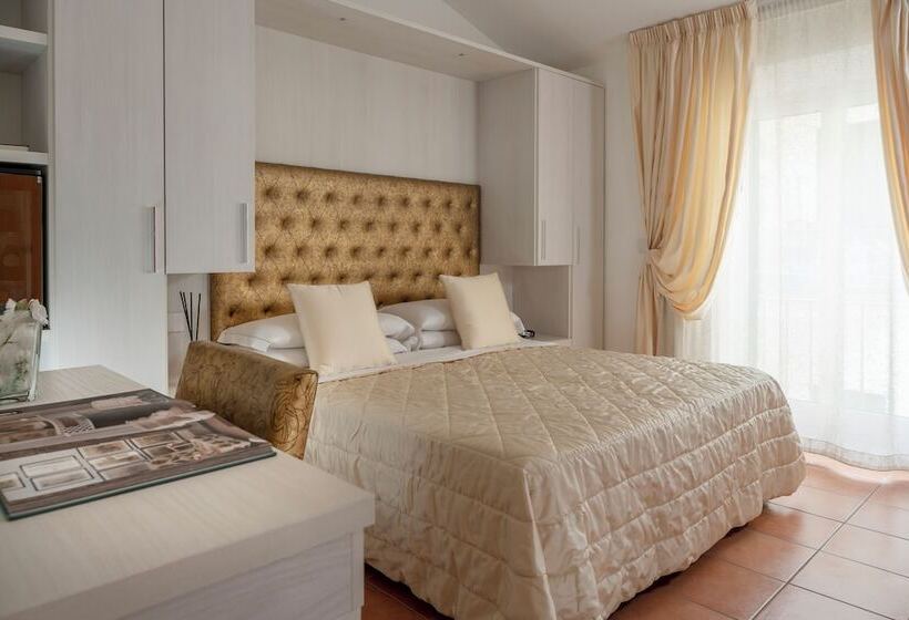 Hotel Albergo Rossini 1936  Small & Charming