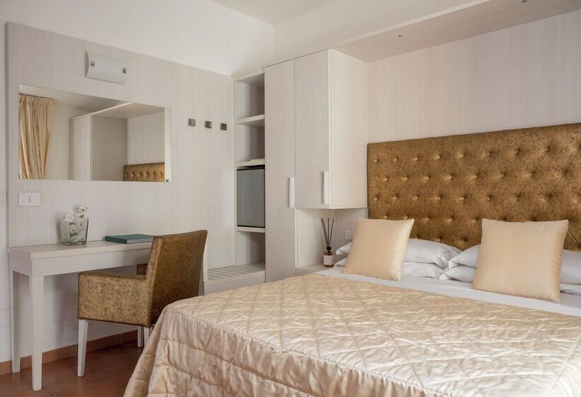 Hotel Albergo Rossini 1936  Small & Charming