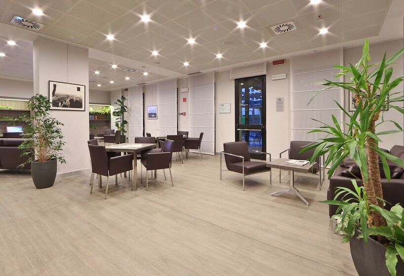 בית מלון כפרי Best Western Plus Borgolecco