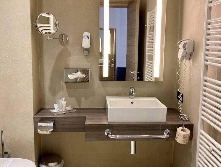 בית מלון כפרי Best Western Plus Borgolecco