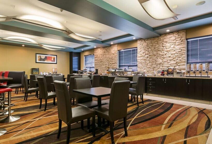 בית מלון כפרי Best Western Plus Sherwood Park Inn & Suites
