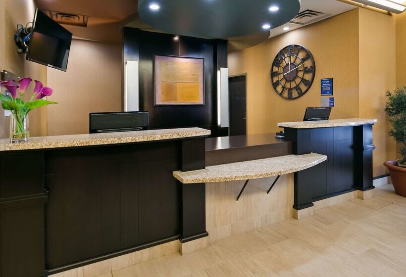 בית מלון כפרי Best Western Plus Sherwood Park Inn & Suites