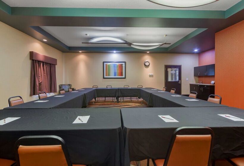 בית מלון כפרי Best Western Plus Sherwood Park Inn & Suites